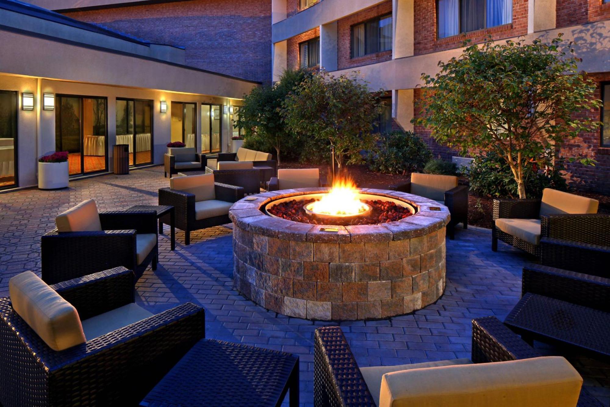 Courtyard Hartford Cromwell Hotel Kültér fotó