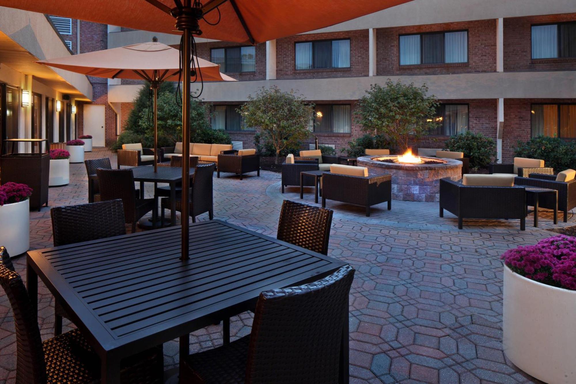Courtyard Hartford Cromwell Hotel Kültér fotó